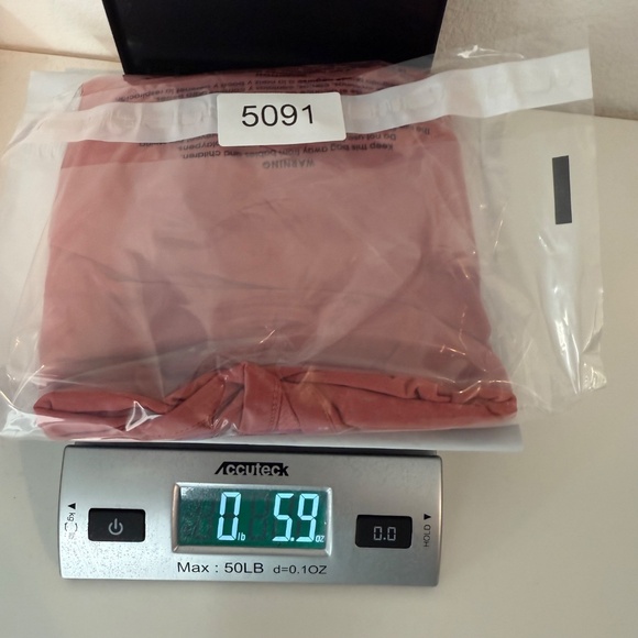 Under Armour Top Women 2X Pink Coral Loose Fit Heatgear Open Back Lightweight - Picture 11 of 11